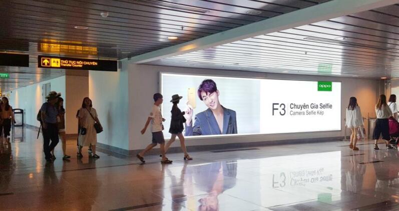 峴港機場廣告